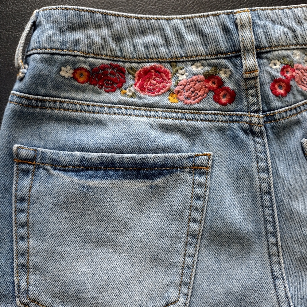 FOREVER 21 BOHO HIPPIE FLORAL EMBROIDERED SHORTS - Picture 7 of 10